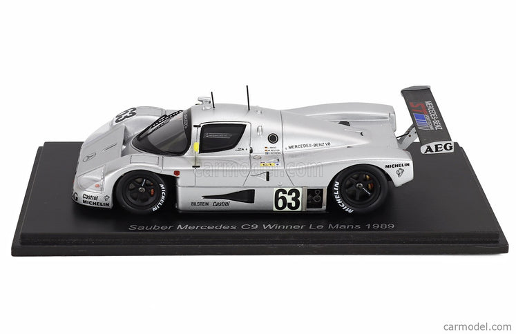 Mercedes Benz Sauber C9 5.0L Turbo V8 Team Sauber Mercedes N°63 Víťaz 24h Le Mans 1989 Jochen Mass - Manuel Reuter - Stanley Dickens 1:43 Spark Model strieborná