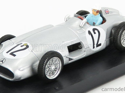 Mercedes Benz F1 W196 N°12 Víťaz British GP 1955 S.Moss - Víťaz F1 Victory - With Driver Figúrka 1:43 Brumm strieborná