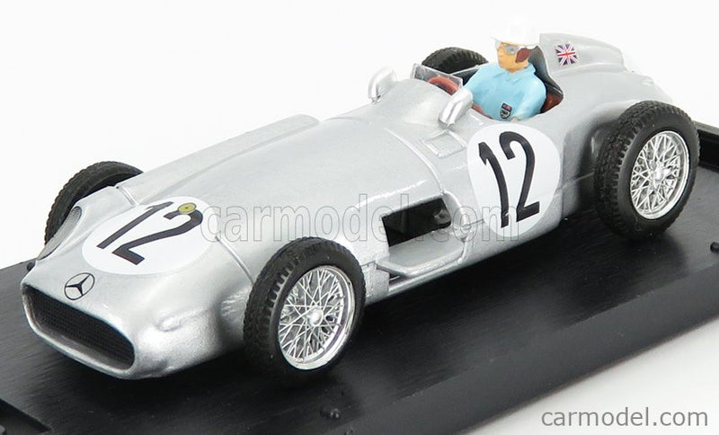 Mercedes Benz F1 W196 N°12 Víťaz British GP 1955 S.Moss - Víťaz F1 Victory - With Driver Figúrka 1:43 Brumm strieborná