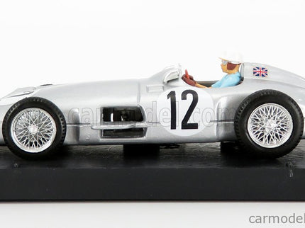 Mercedes Benz F1 W196 N°12 Víťaz British GP 1955 S.Moss - Víťaz F1 Victory - With Driver Figúrka 1:43 Brumm strieborná