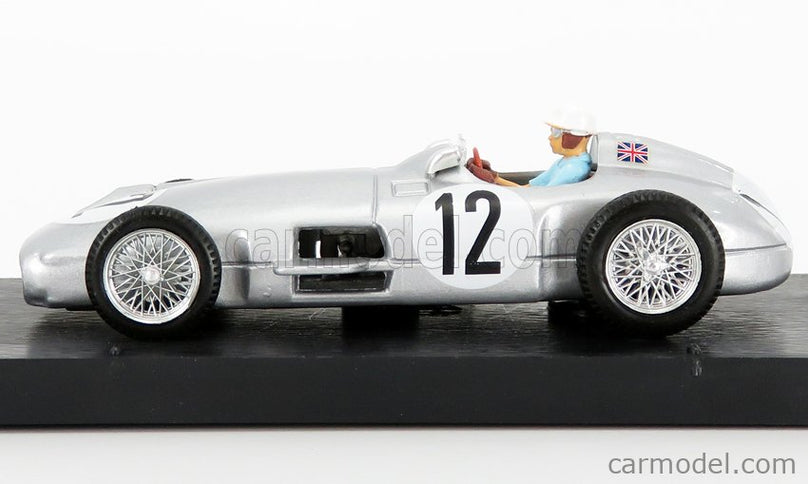 Mercedes Benz F1 W196 N°12 Víťaz British GP 1955 S.Moss - Víťaz F1 Victory - With Driver Figúrka 1:43 Brumm strieborná