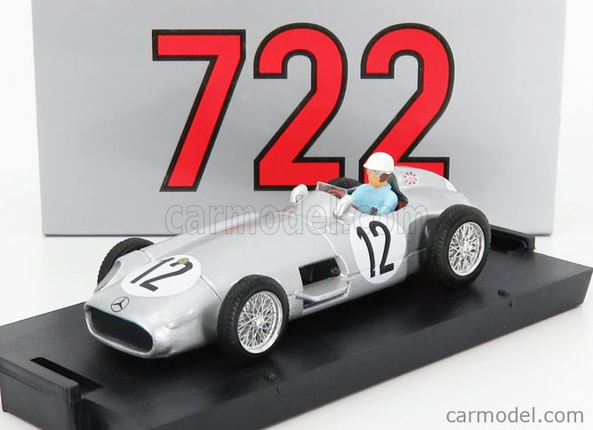 Mercedes Benz F1 W196 N°12 Víťaz British GP 1955 S.Moss - Víťaz F1 Victory - With Driver Figúrka 1:43 Brumm strieborná