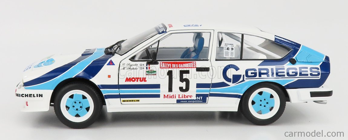 ALFA ROMEO Alfetta GTV6 N°15 Rally Des Garrigues 1986 C.Rigollet - M.Bathelot 1:18 Solido biela 2 Tone modrá