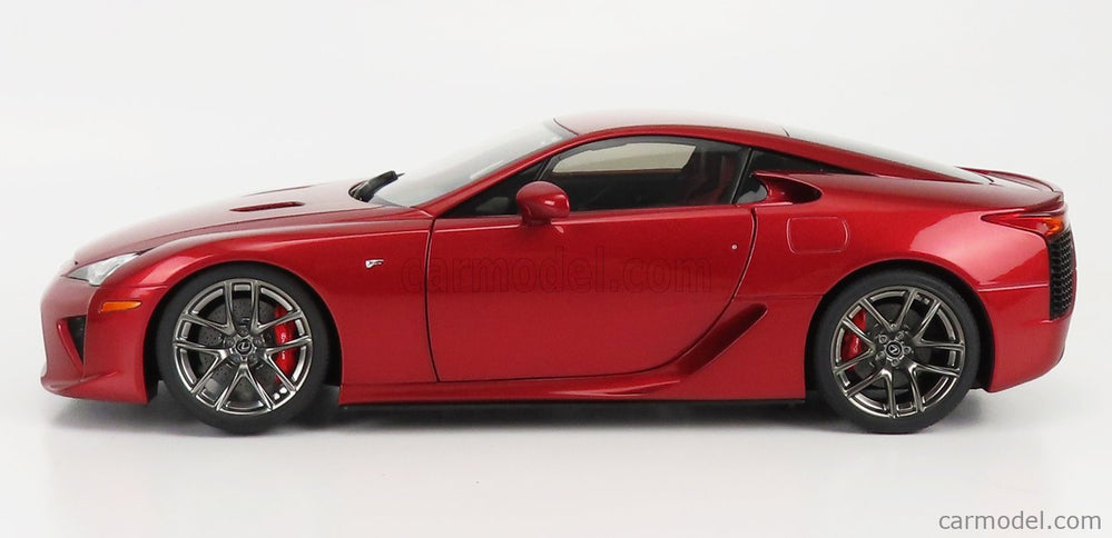 Lexus Lfa Coupe 2012 1:18 AUTOart perleťová červená