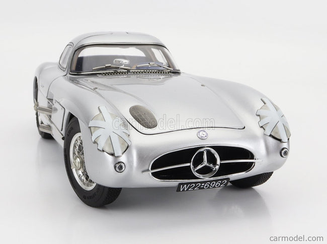 Mercedes Benz 300 Slr Uhlenhaut Coupe N°15 Sweden GP 1955 1:18 CMC strieborná