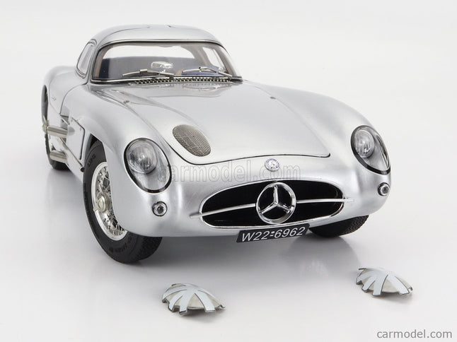 Mercedes Benz 300 Slr Uhlenhaut Coupe N°15 Sweden GP 1955 1:18 CMC strieborná