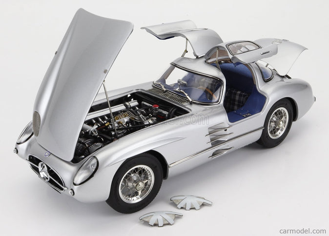 Mercedes Benz 300 Slr Uhlenhaut Coupe N°15 Sweden GP 1955 1:18 CMC strieborná