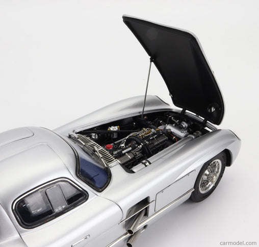 Mercedes Benz 300 Slr Uhlenhaut Coupe N°15 Sweden GP 1955 1:18 CMC strieborná