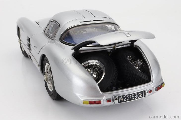 Mercedes Benz 300 Slr Uhlenhaut Coupe N°15 Sweden GP 1955 1:18 CMC strieborná