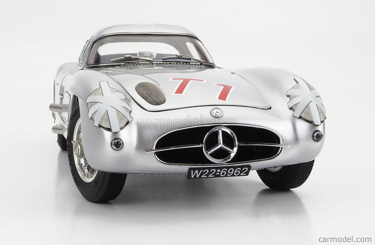 Mercedes Benz 300 Slr Coupe N T1 Rac Tourist Trophy 1955 1:18 CMC strieborná