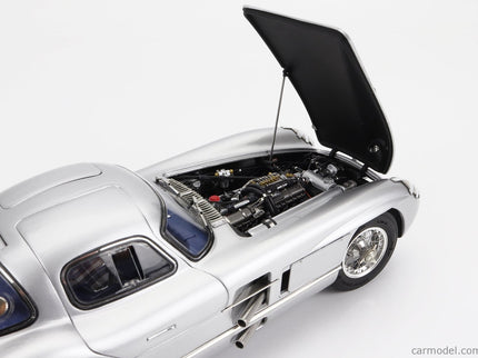 Mercedes Benz 300 Slr Coupe N T1 Rac Tourist Trophy 1955 1:18 CMC strieborná