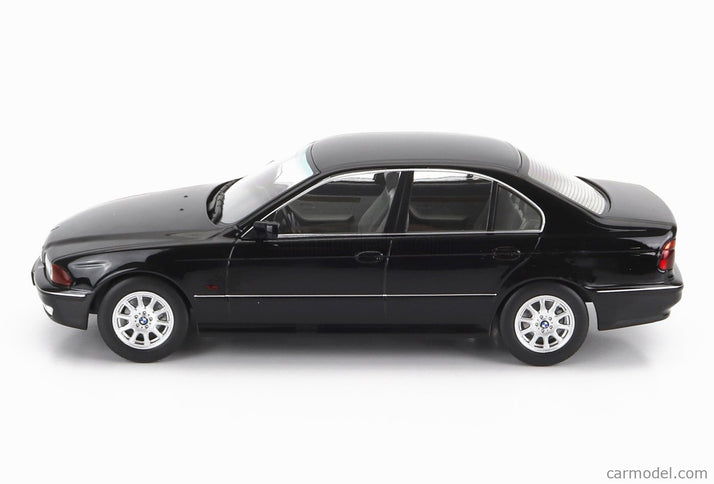 BMW 5-SERIES 528i (E39) Sedan 1995 1:18 KK Scale čierna