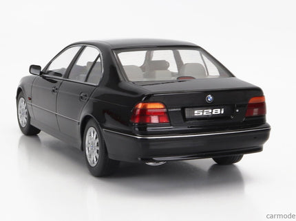 BMW 5-SERIES 528i (E39) Sedan 1995 1:18 KK Scale čierna