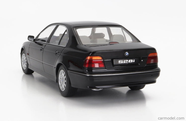 BMW 5-SERIES 528i (E39) Sedan 1995 1:18 KK Scale čierna