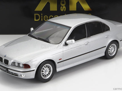 BMW 5-SERIES 530d (E39) Sedan 1995 1:18 KK Scale strieborná