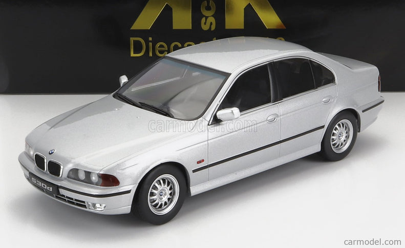 BMW 5-SERIES 530d (E39) Sedan 1995 1:18 KK Scale strieborná