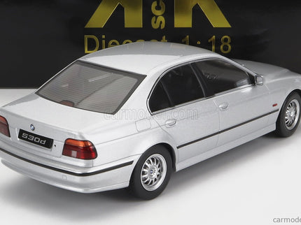 BMW 5-SERIES 530d (E39) Sedan 1995 1:18 KK Scale strieborná