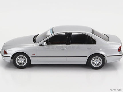 BMW 5-SERIES 530d (E39) Sedan 1995 1:18 KK Scale strieborná