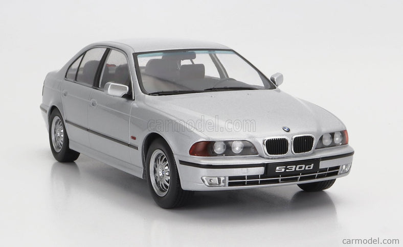 BMW 5-SERIES 530d (E39) Sedan 1995 1:18 KK Scale strieborná