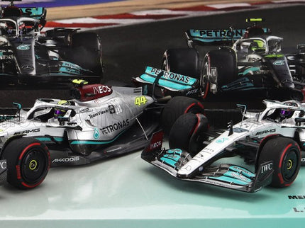 MERCEDES GP | F1  SET 2X W13E TEAM MERCEDES-AMG PETRONAS F1 N 44 3rd BAHRAIN GP 2022 LEWIS HAMILTON + N 63 4th BAHRAIN GP 2022 GEORGE RUSSELL | SILVER GREEN