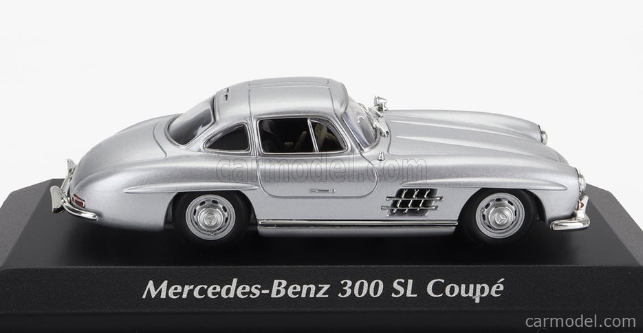 Mercedes Benz 300SL Coupe (W198 I) 1955 1:43 Minichamps strieborná