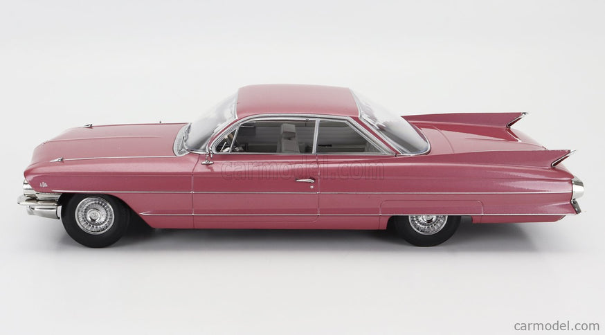 Cadillac Series 62 Coupe Deville 1961 1:18 KK Scale ružová