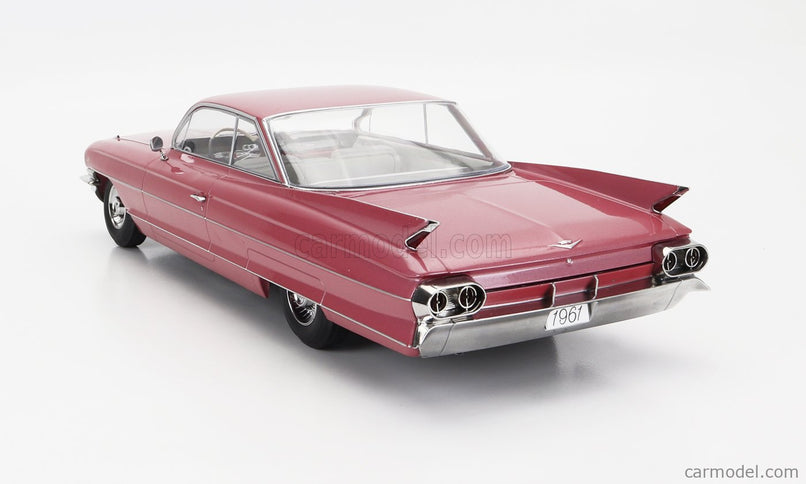 Cadillac Series 62 Coupe Deville 1961 1:18 KK Scale ružová