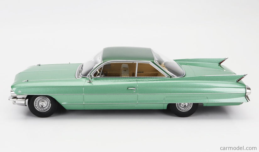 Cadillac Series 62 Coupe Deville 1961 1:18 KK Scale svetlozelená metalická