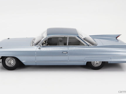 Cadillac Series 62 Coupe Deville 1961 1:18 KK Scale svetlomodrá metalická