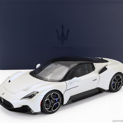 Maserati MC20 Gloss Black Roof 2020 1:18 BBR Models biela Audace - biela