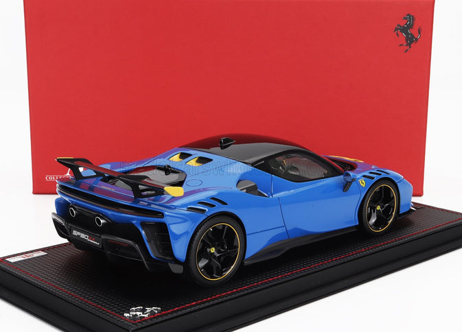 FERRARI | SF90 XX STRADALE 2024 - CON VETRINA - WITH SHOWCASE | AZZURRO DINO - BLUE YELLOW BLACK