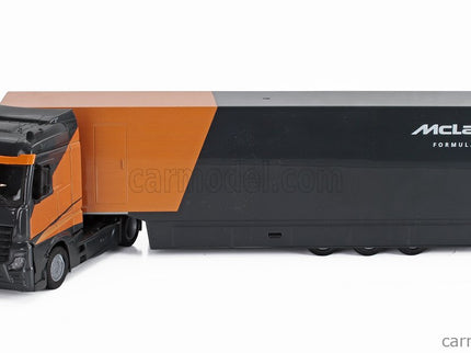 Mercedes Benz Actros 2 Gigaspace Nákladiak Car Transporter With F1 Mclaren MCL38 Team Mclaren N°4 Sezóna 2024 Lando Norris 1:43 Bburago čierna oranžová