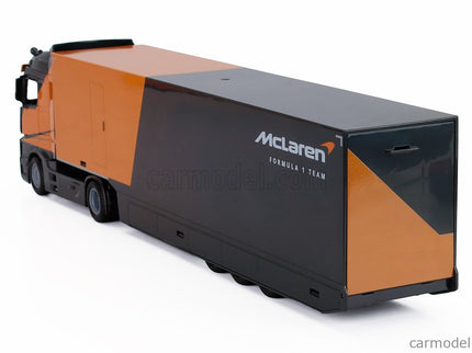 Mercedes Benz Actros 2 Gigaspace Nákladiak Car Transporter With F1 Mclaren MCL38 Team Mclaren N°4 Sezóna 2024 Lando Norris 1:43 Bburago čierna oranžová