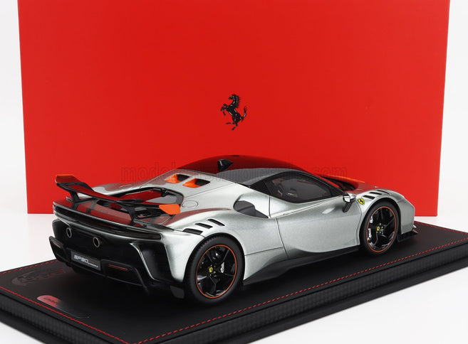 FERRARI | SF90 XX STRADALE 2024 - CON VETRINA - WITH SHOWCASE | GRIGIO COMPETIZIONE - GREY MET ORANGE