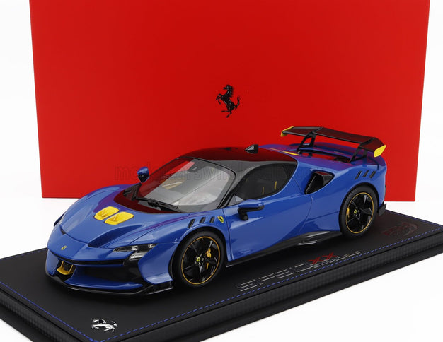 FERRARI | SF90 XX STRADALE 2024 - CON VETRINA - WITH SHOWCASE | AZZURRO DINO - LIGHT BLUE BLACK YELLOW