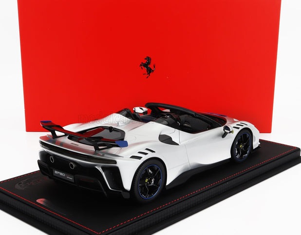 FERRARI | SF90 XX STRADALE SPIDER 2024 - CON VETRINA - WITH SHOWCASE | ARGENTO NURBURGRING - SILVER BLUE BLACK