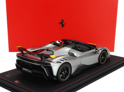 FERRARI | SF90 XX STRADALE SPIDER 2024 - CON VETRINA - WITH SHOWCASE | GRIGIO COMPETIZIONE - GREY YELLOW BLACK