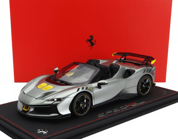 FERRARI | SF90 XX STRADALE SPIDER 2024 - CON VETRINA - WITH SHOWCASE | GRIGIO COMPETIZIONE - GREY YELLOW BLACK