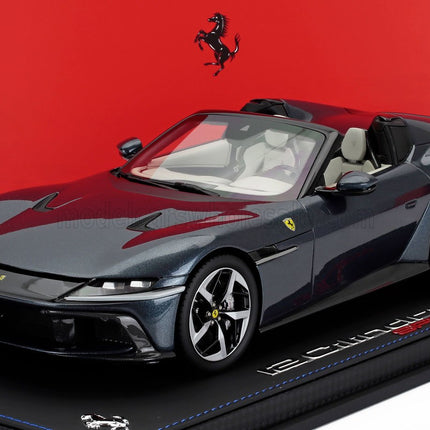 FERRARI | 12CILINDRI V12 830cv SPIDER OPEN 2024 - CON VETRINA - WITH SHOWCASE | BLU ROMA - BLUE MET