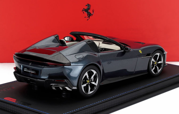FERRARI | 12CILINDRI V12 830cv SPIDER OPEN 2024 - CON VETRINA - WITH SHOWCASE | BLU ROMA - BLUE MET