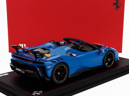 FERRARI | SF90 XX STRADALE SPIDER 2024 - CON VETRINA - WITH SHOWCASE | AZZURRO DINO - LIGHT BLUE BLACK YELLOW