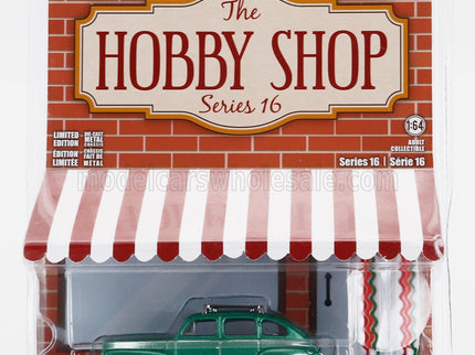FORD USA | FORDOR SUPER DELUXE WITH SURFBOARD 1946 | GREEN