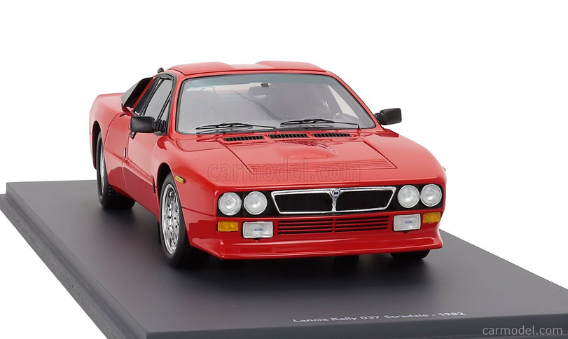 Lancia 037 Street Version 1982 1:18 Schuco červená