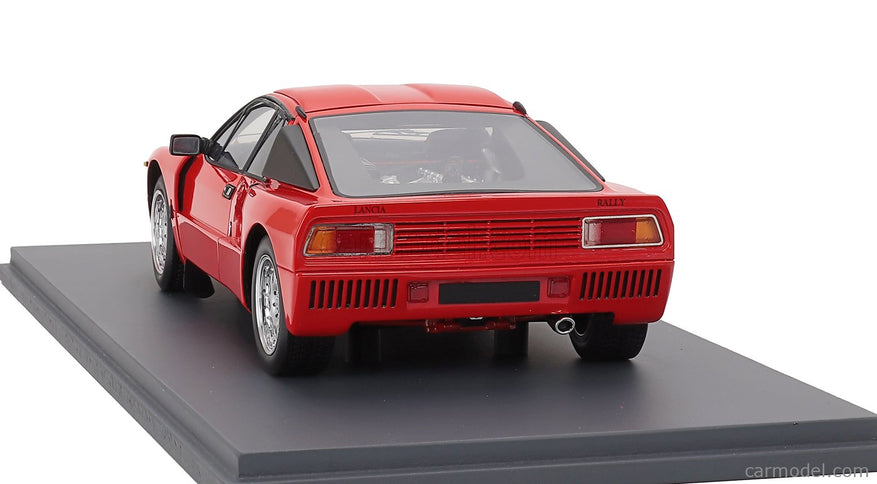 Lancia 037 Street Version 1982 1:18 Schuco červená