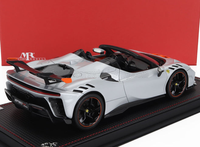 FERRARI | SF90 XX STRADALE SPIDER 2024 - CON VETRINA - WITH SHOWCASE | BIANCO ARTICO - WHITE MET ORANGE BLACK