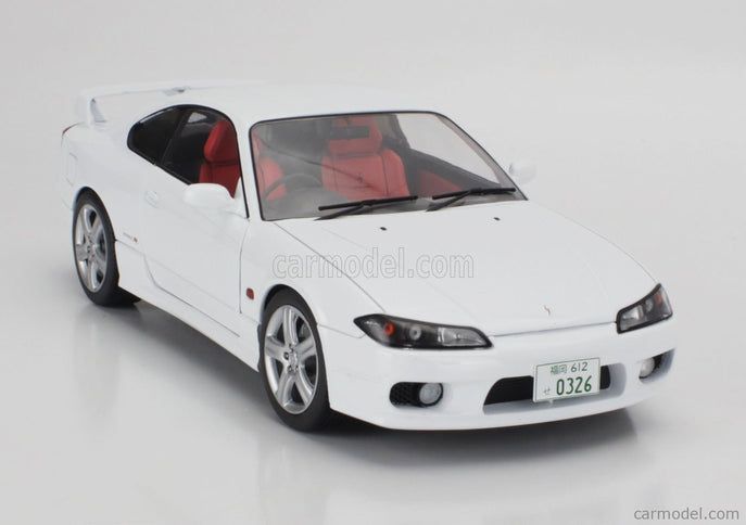 Nissan Silvia (S15) Coupe Spec-R Aero 1999 1:18 Solido biela