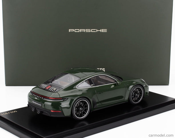 Porsche 911 992-2 Carrera GTS Coupe Cuarenta Edícia 2024 1:18 Spark Model zelená
