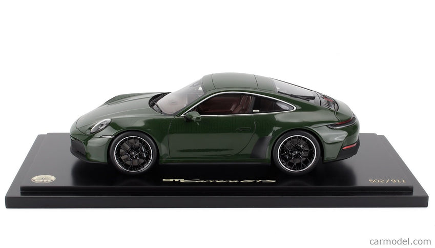 Porsche 911 992-2 Carrera GTS Coupe Cuarenta Edícia 2024 1:18 Spark Model zelená