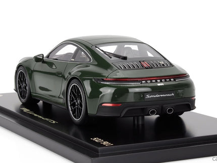 Porsche 911 992-2 Carrera GTS Coupe Cuarenta Edícia 2024 1:18 Spark Model zelená