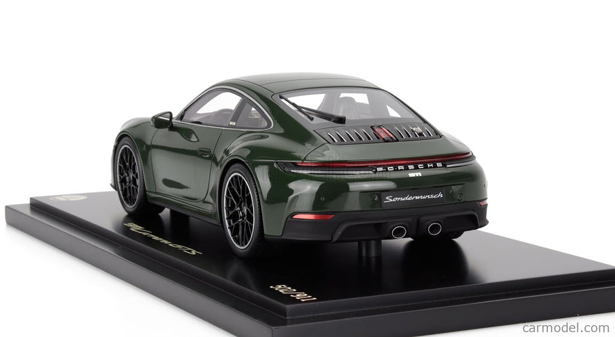 Porsche 911 992-2 Carrera GTS Coupe Cuarenta Edícia 2024 1:18 Spark Model zelená
